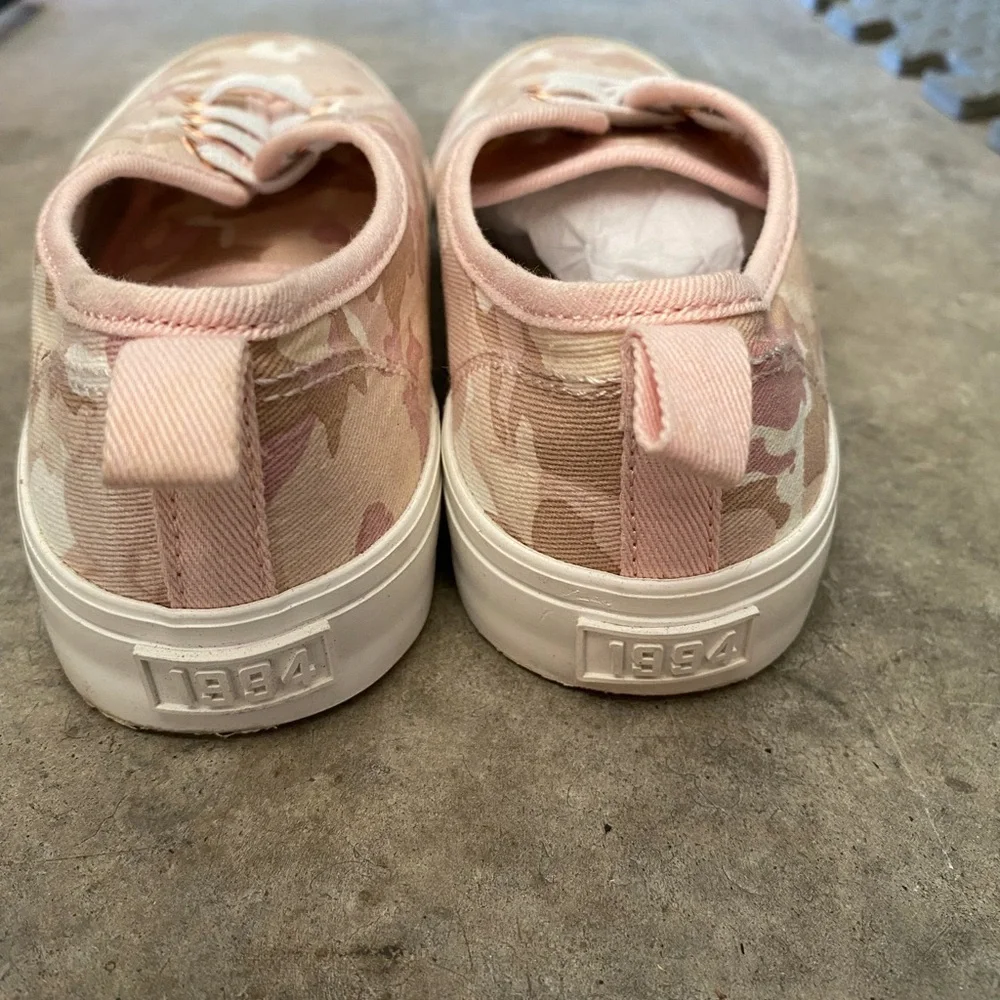 Shoes - Picture 4 of 5